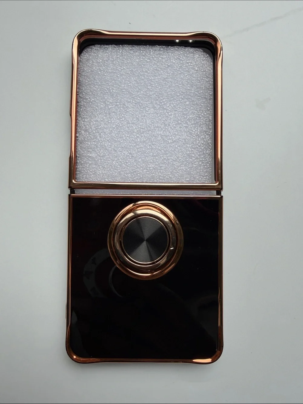 Galaxy Z Flip 7 Protective Case in Black & Gold
